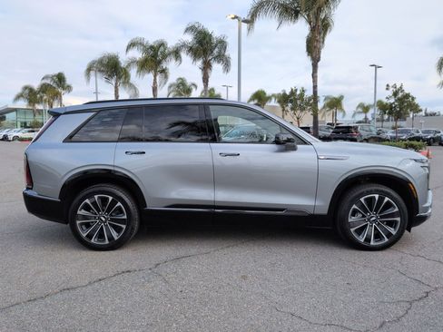 Used 2026 Cadillac Vistiq Sport image 11