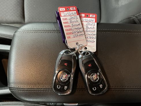 Used 2023 Buick Encore GX Select w/ Safety Package II image 25