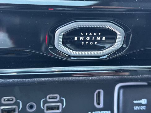 New 2026 Jeep Grand Cherokee Summit image 28