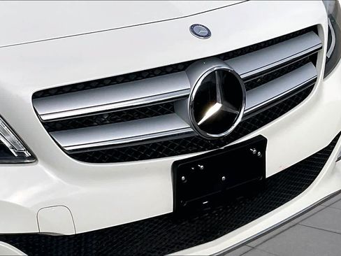 Used 2017 Mercedes-Benz B 250e image 24