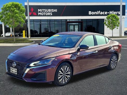 Used 2024 Nissan Altima 2.5 SV image 2