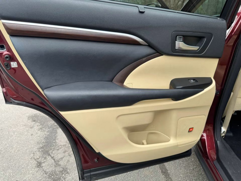 Used 2015 Toyota Highlander Limited Platinum AWD/4WD image 15