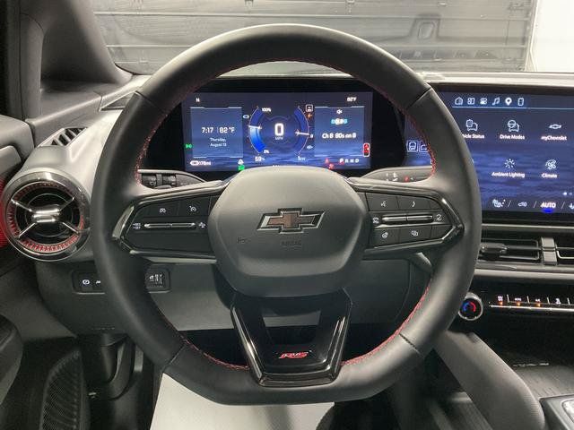 Used 2025 Chevrolet Equinox EV RS AWD/4WD image 17