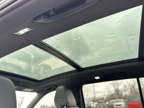 New 2026 Volkswagen Tiguan SE R-Line image 13