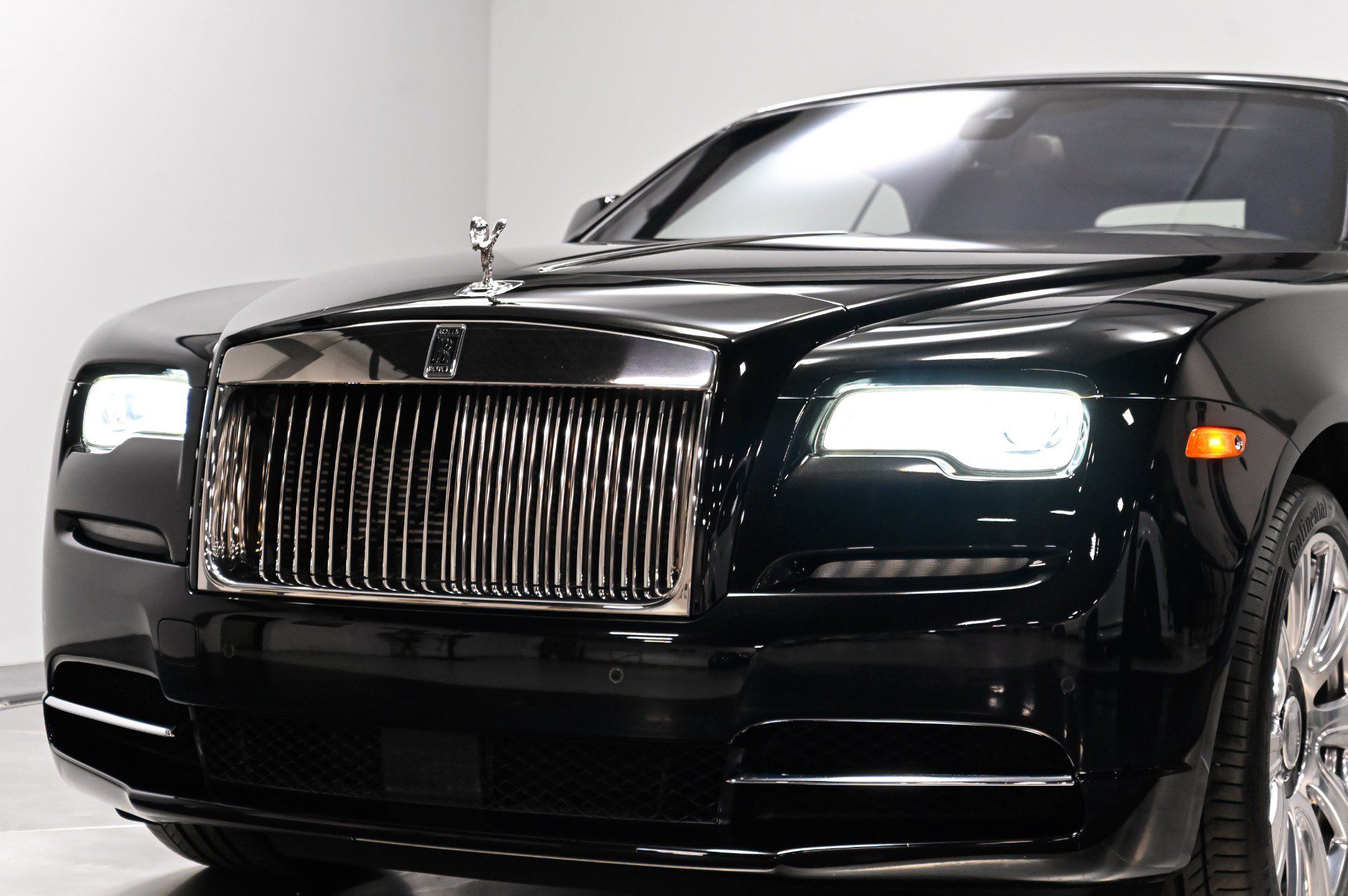 Used 2017 Rolls-Royce Dawn RWD image 43
