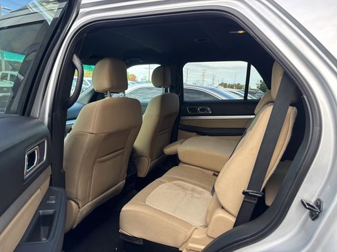 Used 2016 Ford Explorer XLT image 6
