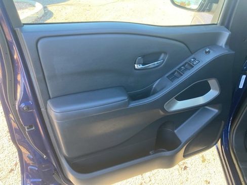 Used 2023 Nissan Frontier SV image 13