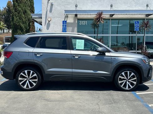 Used 2023 Volkswagen Taos SE FWD image 3