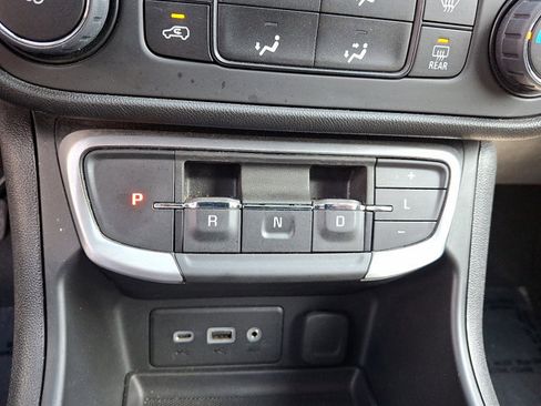 Used 2024 GMC Terrain SLE FWD image 15