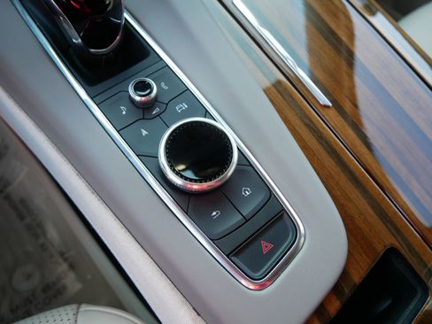 Used 2024 Cadillac Escalade ESV Premium Luxury Platinum image 18