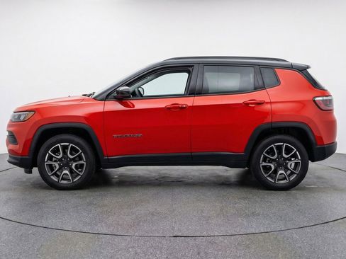 Used 2025 Jeep Compass Trailhawk AWD/4WD image 5