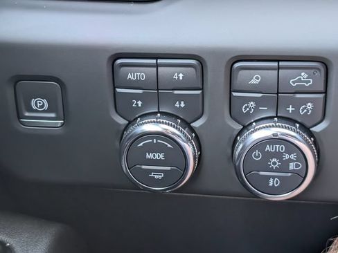 Used 2024 GMC Sierra 1500 AT4 w/ Technology Package AWD/4WD image 26