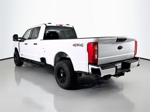 Used 2023 Ford F350 XLT image 8