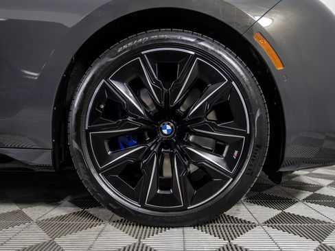 Used 2025 BMW 760i xDrive w/ Executive Package AWD/4WD image 37