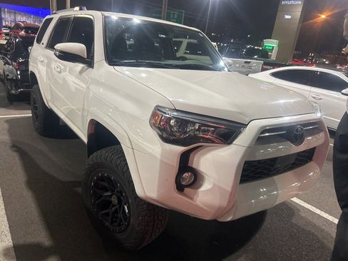 Used 2020 Toyota 4Runner SR5 Premium image 6