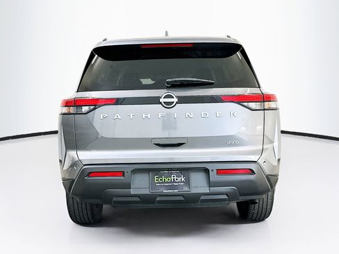 Used 2025 Nissan Pathfinder SV image 7
