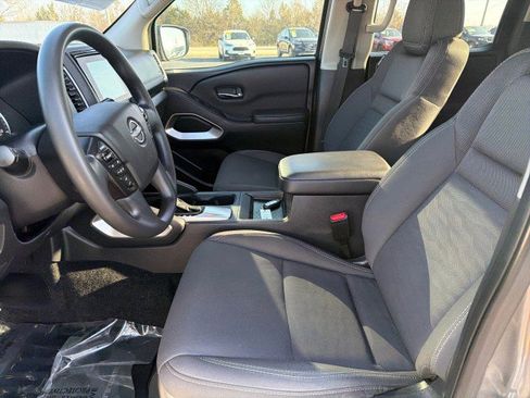 Used 2023 Nissan Frontier SV w/ Technology Package RWD image 12