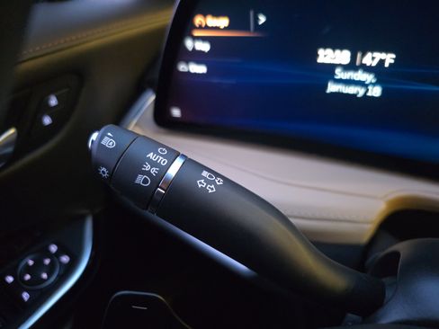 Used 2025 Cadillac XT4 Premium Luxury image 17