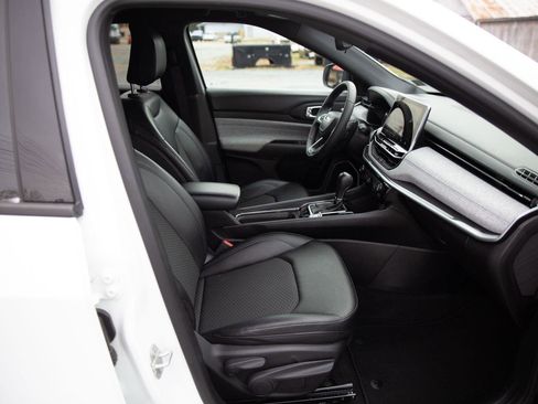 Used 2024 Jeep Compass Latitude image 23