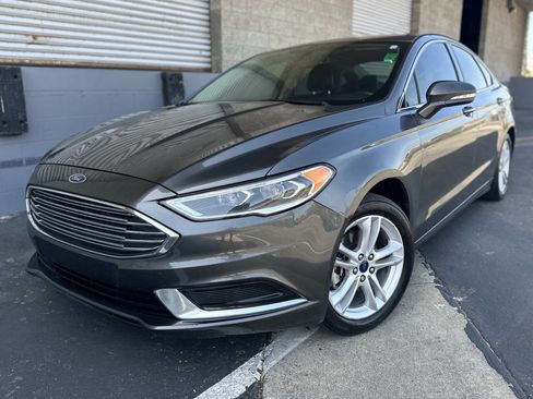Used 2018 Ford Fusion SE w/ Fusion SE Technology Package FWD image 1
