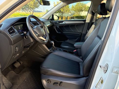 Used 2022 Volkswagen Tiguan SE image 12