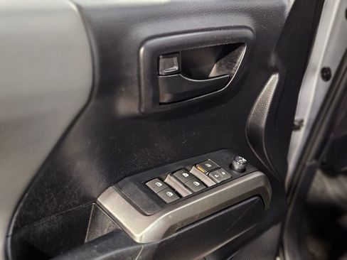 Used 2020 Toyota Tacoma SR5 image 21