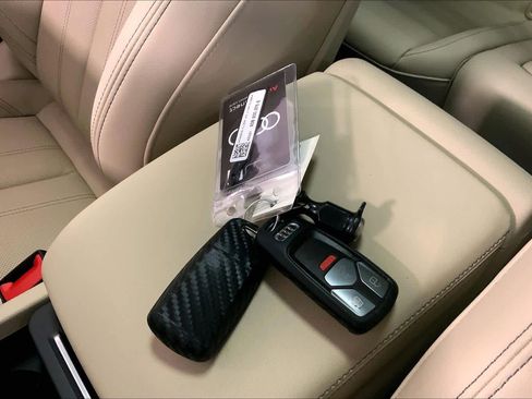 Used 2022 Audi Q5 e Premium Plus image 14