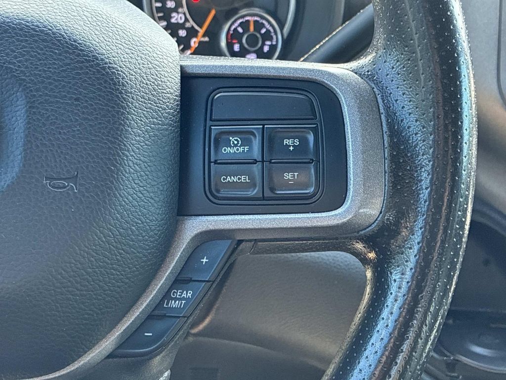 Used 2022 RAM 2500 Tradesman w/ Chrome Appearance Group AWD/4WD image 34