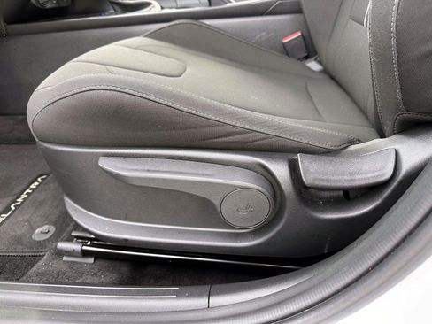 Used 2025 Hyundai Elantra Sport FWD image 10