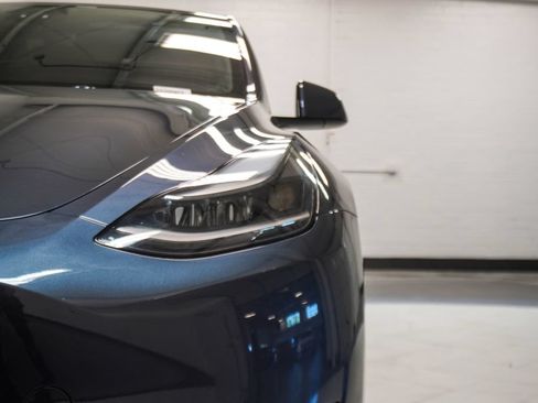 Used 2023 Tesla Model Y Long Range AWD/4WD image 32