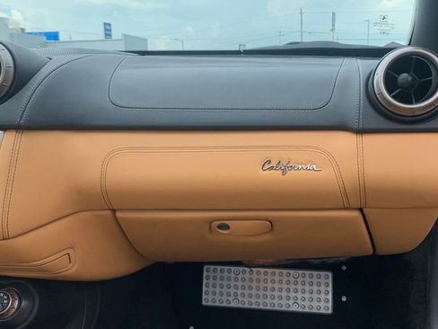 Used 2014 Ferrari California image 14