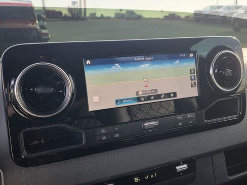 Used 2021 Mercedes-Benz Sprinter 2500 image 16