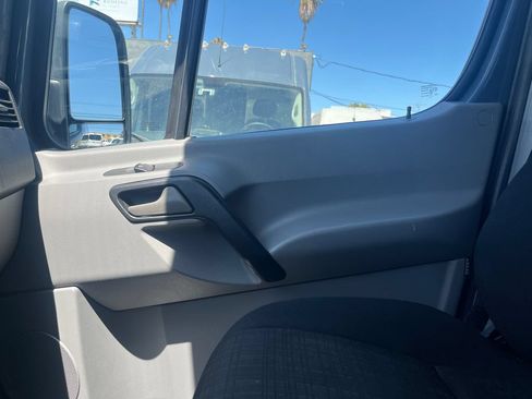 Used 2018 Mercedes-Benz Sprinter 2500 image 15