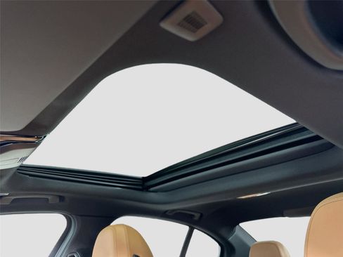 New 2025 BMW 330i Sedan w/ Premium Package RWD image 21