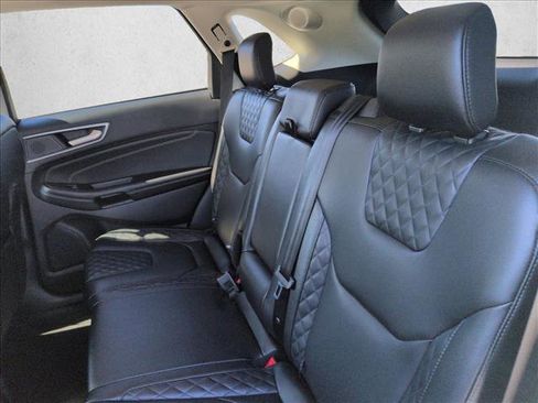 Used 2024 Ford Edge Titanium image 19