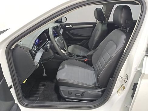 Used 2026 Volkswagen Jetta SE FWD image 6