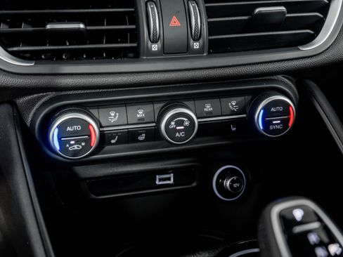 Used 2023 Alfa Romeo Giulia Sprint image 35