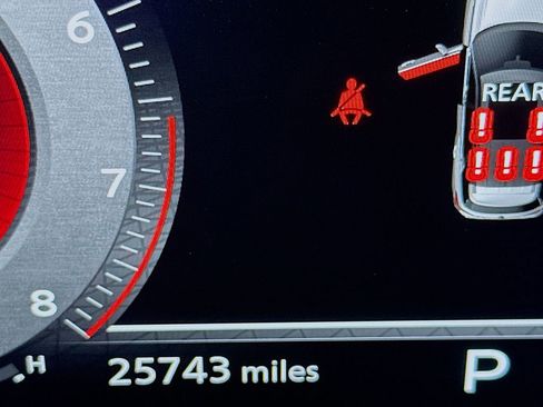 Used 2024 Nissan Pathfinder Platinum image 37