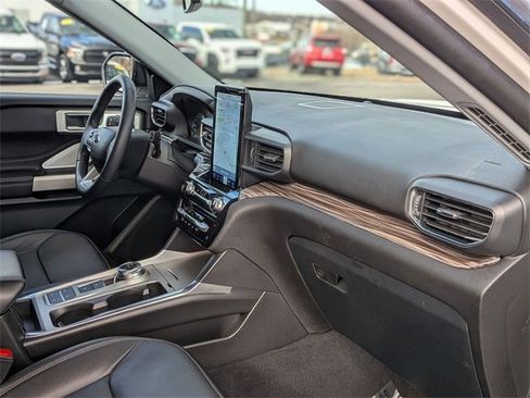 Used 2023 Ford Explorer Limited w/ Limited Technology Package image 41