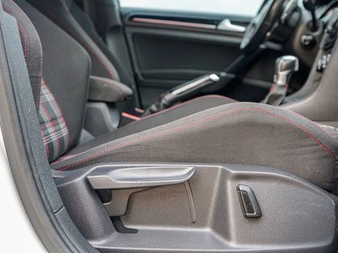 Used 2015 Volkswagen Golf 4-Door FWD image 33