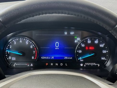 Used 2023 Ford Explorer XLT AWD/4WD image 12