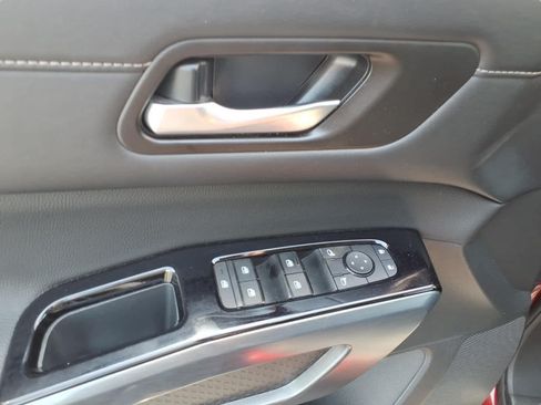 Used 2025 Nissan Pathfinder SL AWD/4WD image 13