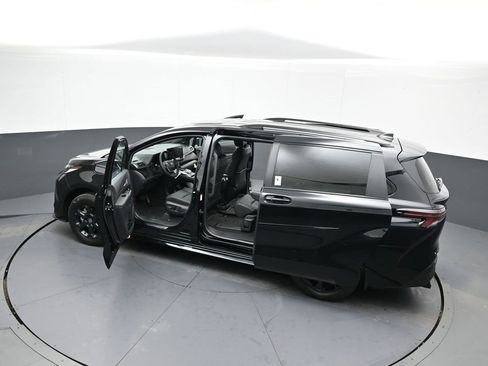 New 2026 Toyota Sienna XLE Woodland Edition image 46