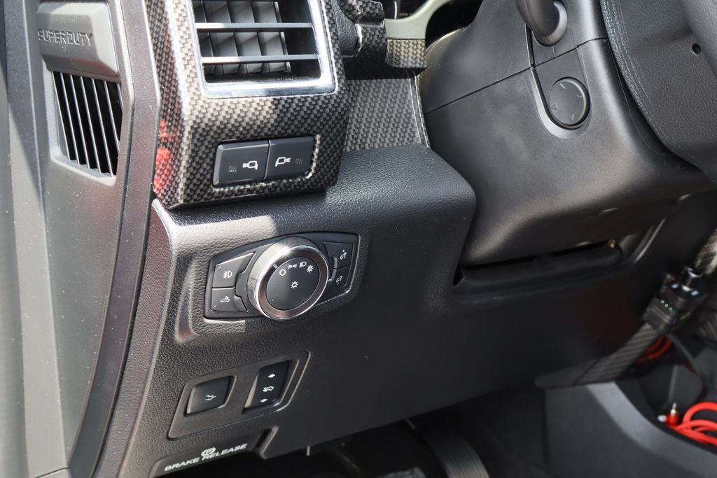 Used 2018 Ford F250 Lariat w/ Lariat Ultimate Package AWD/4WD image 13