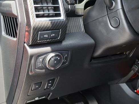 Used 2018 Ford F250 Lariat w/ Lariat Ultimate Package AWD/4WD image 13