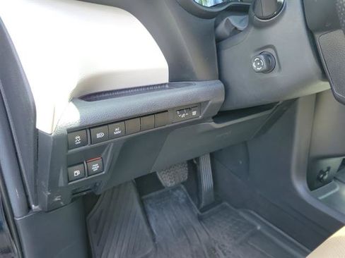 Used 2023 Toyota Sienna Limited FWD image 35