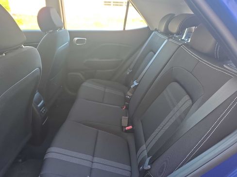 Used 2025 Hyundai Venue SEL FWD image 12