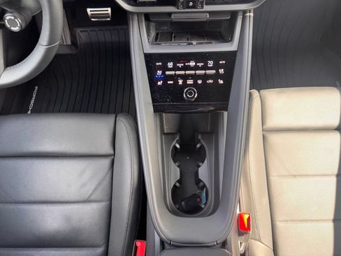 Certified 2025 Porsche Macan Turbo Electric AWD/4WD image 23
