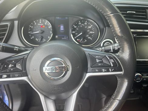 Used 2018 Nissan Rogue SV FWD image 10