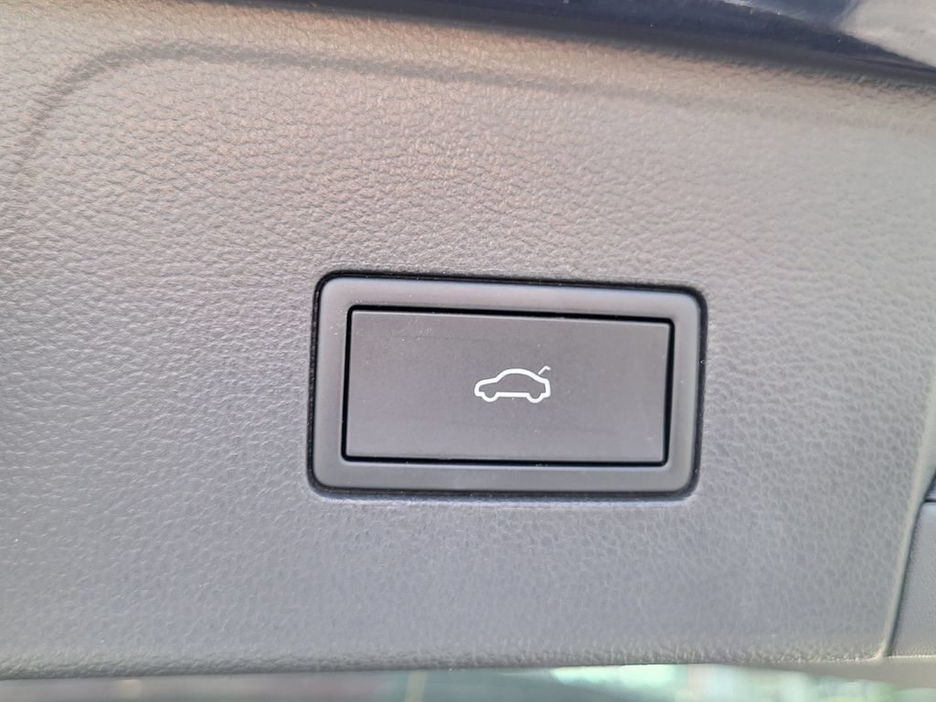Used 2025 Volkswagen Atlas SE FWD image 5